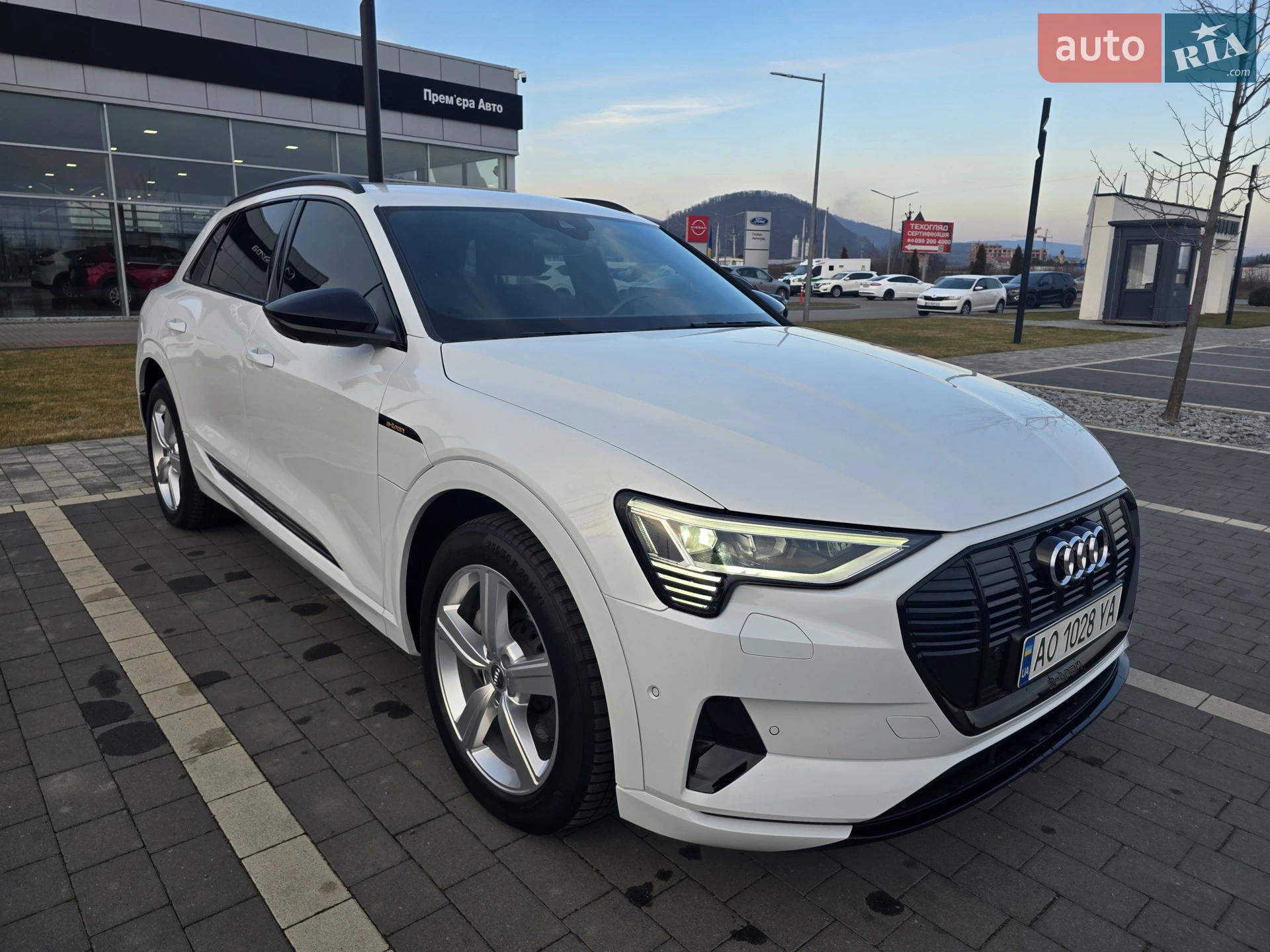 2020 Audi e-tron - мініатюра 2
