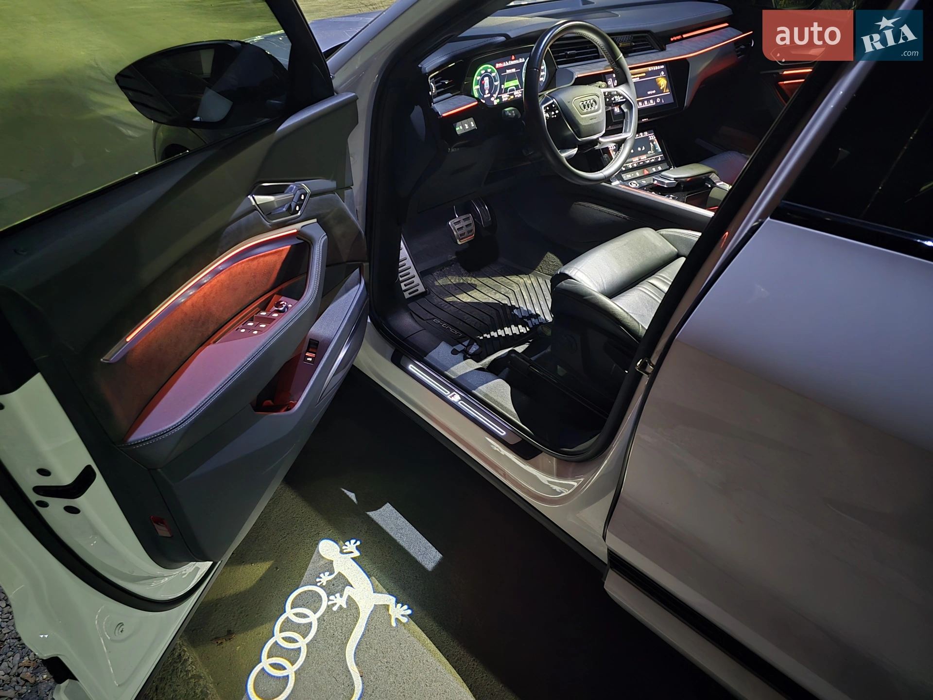2020 Audi e-tron - мініатюра 28