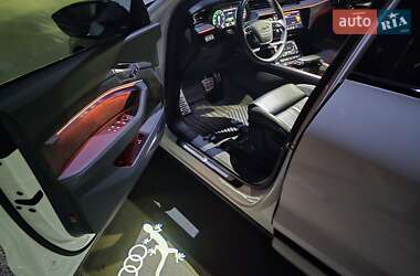 Внедорожник / Кроссовер Audi e-tron 2020 в 