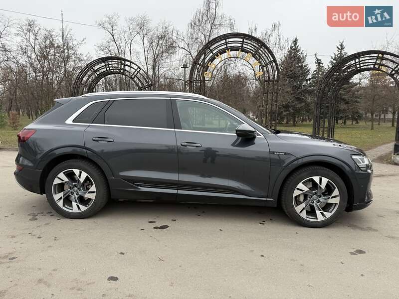 Позашляховик / Кросовер Audi e-tron 2019 в Дніпрі
