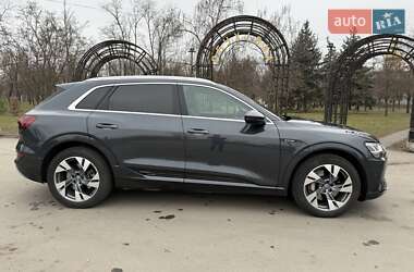 Внедорожник / Кроссовер Audi e-tron 2019 в 