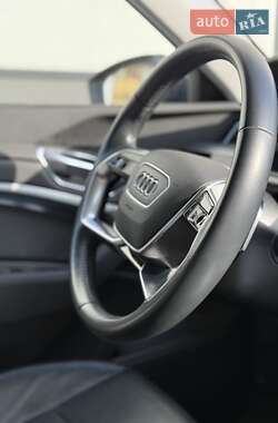 Внедорожник / Кроссовер Audi e-tron 2019 в 