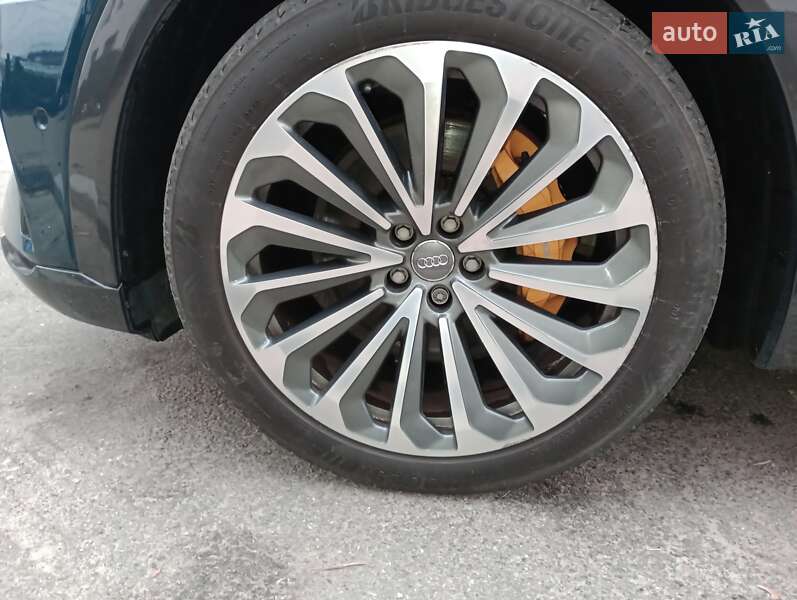 Внедорожник / Кроссовер Audi e-tron 2019 в Киеве