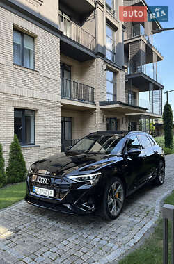 Позашляховик / Кросовер Audi e-tron 2021 в 