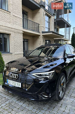 Позашляховик / Кросовер Audi e-tron 2021 в 