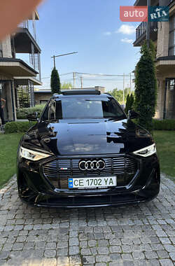 Позашляховик / Кросовер Audi e-tron 2021 в 