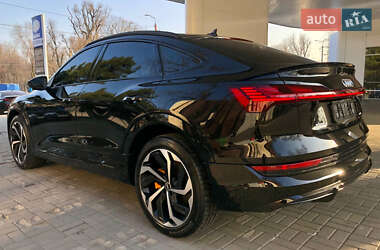 Внедорожник / Кроссовер Audi e-tron 2021 в 