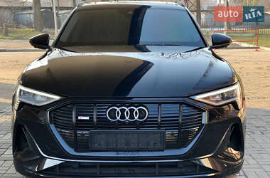 Внедорожник / Кроссовер Audi e-tron 2021 в 