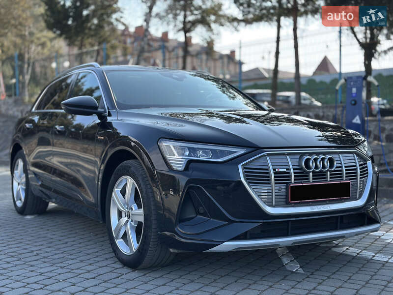 Внедорожник / Кроссовер Audi e-tron 2022 в Старом Самборе