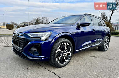 Внедорожник / Кроссовер Audi e-tron 2022 в 