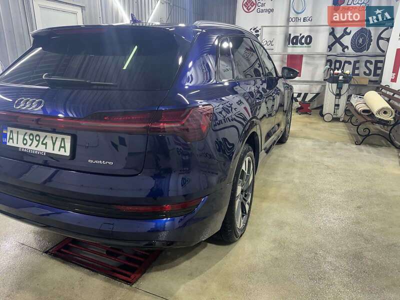 Позашляховик / Кросовер Audi e-tron 2022 в Києві