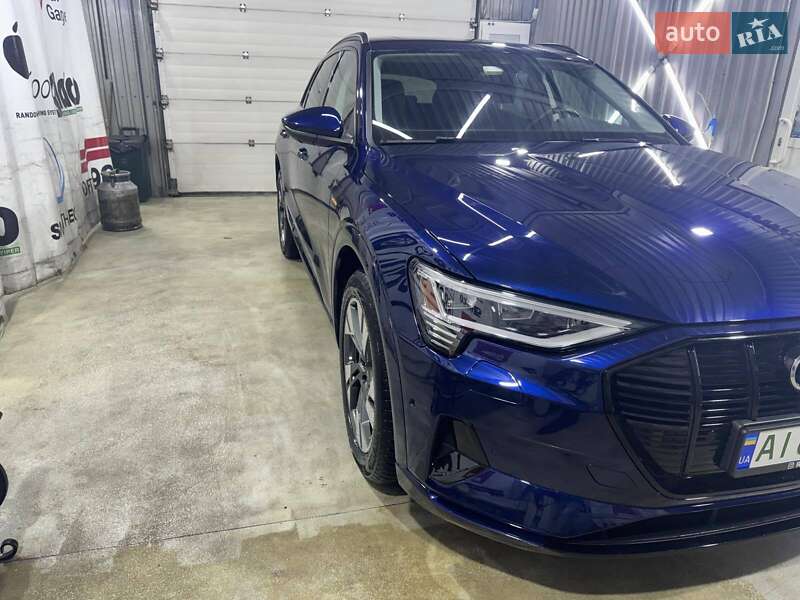 Позашляховик / Кросовер Audi e-tron 2022 в Києві