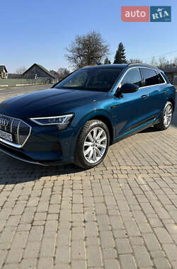 Внедорожник / Кроссовер Audi e-tron 2020 в 