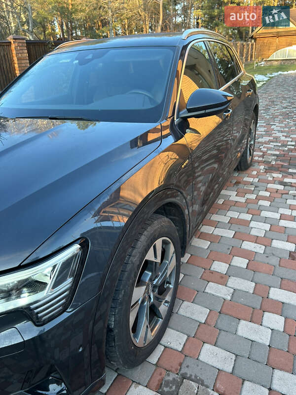 Позашляховик / Кросовер Audi e-tron 2019 в Києві