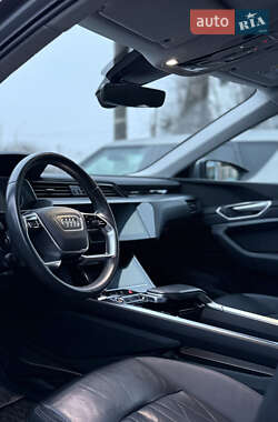 Внедорожник / Кроссовер Audi e-tron 2020 в 