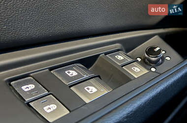 Внедорожник / Кроссовер Audi e-tron 2020 в 