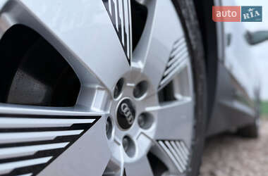 Внедорожник / Кроссовер Audi e-tron 2020 в 