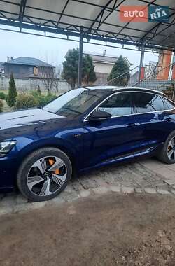 Внедорожник / Кроссовер Audi e-tron 2021 в 