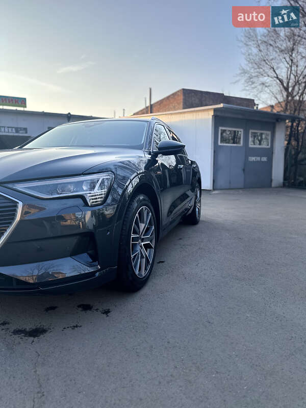 Внедорожник / Кроссовер Audi e-tron 2019 в Львове фото 7 Внедорожник / Кроссовер Audi e-tron 2019 в Львове