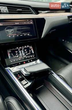 Внедорожник / Кроссовер Audi e-tron 2019 в 