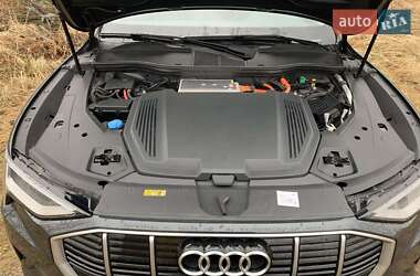 Внедорожник / Кроссовер Audi e-tron 2019 в 