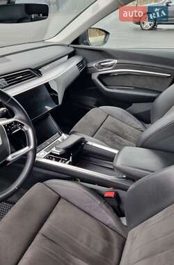 Внедорожник / Кроссовер Audi e-tron 2019 в 