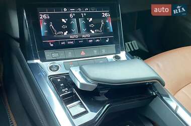 Внедорожник / Кроссовер Audi e-tron 2021 в 