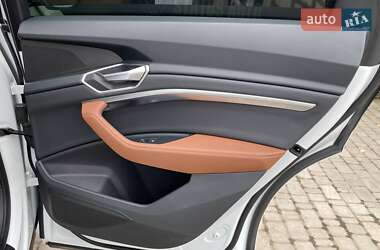 Внедорожник / Кроссовер Audi e-tron 2021 в 