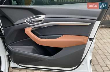Внедорожник / Кроссовер Audi e-tron 2021 в 