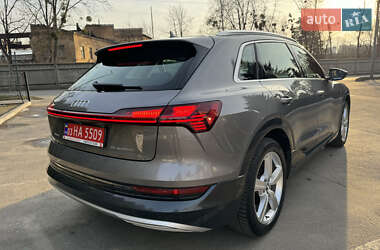 Внедорожник / Кроссовер Audi e-tron 2019 в 