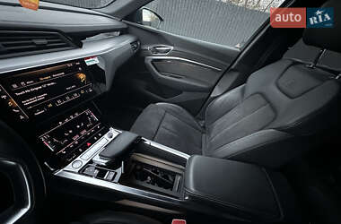 Внедорожник / Кроссовер Audi e-tron 2019 в 