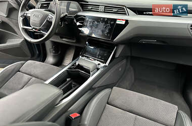 Внедорожник / Кроссовер Audi e-tron 2019 в 