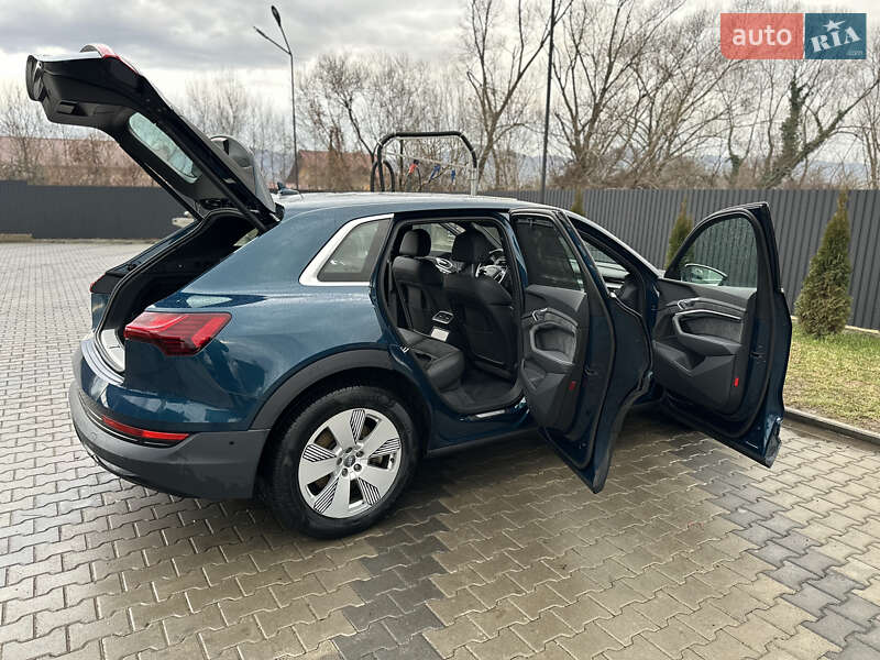 Внедорожник / Кроссовер Audi e-tron 2019 в Иршаве