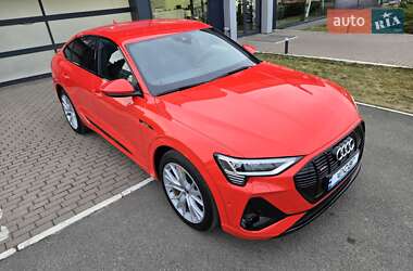 Позашляховик / Кросовер Audi e-tron 2021 в 