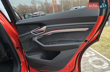 Позашляховик / Кросовер Audi e-tron 2021 в 