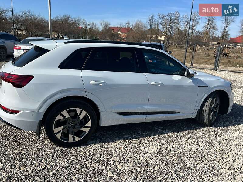 Внедорожник / Кроссовер Audi e-tron 2021 в Яворове