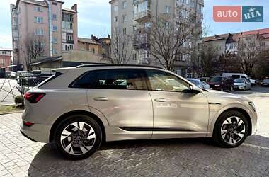 Внедорожник / Кроссовер Audi e-tron 2021 в 
