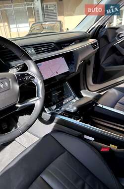 Внедорожник / Кроссовер Audi e-tron 2021 в 