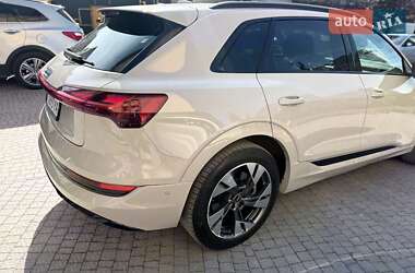 Внедорожник / Кроссовер Audi e-tron 2021 в 