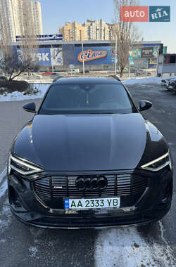 Внедорожник / Кроссовер Audi e-tron 2022 в 