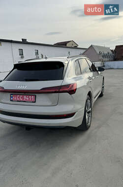 Внедорожник / Кроссовер Audi e-tron 2020 в 