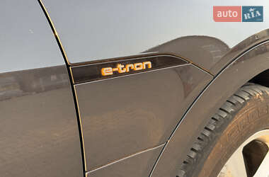 Внедорожник / Кроссовер Audi e-tron 2019 в 