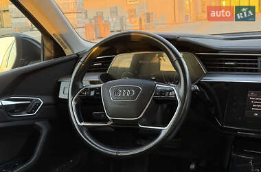 Внедорожник / Кроссовер Audi e-tron 2019 в 