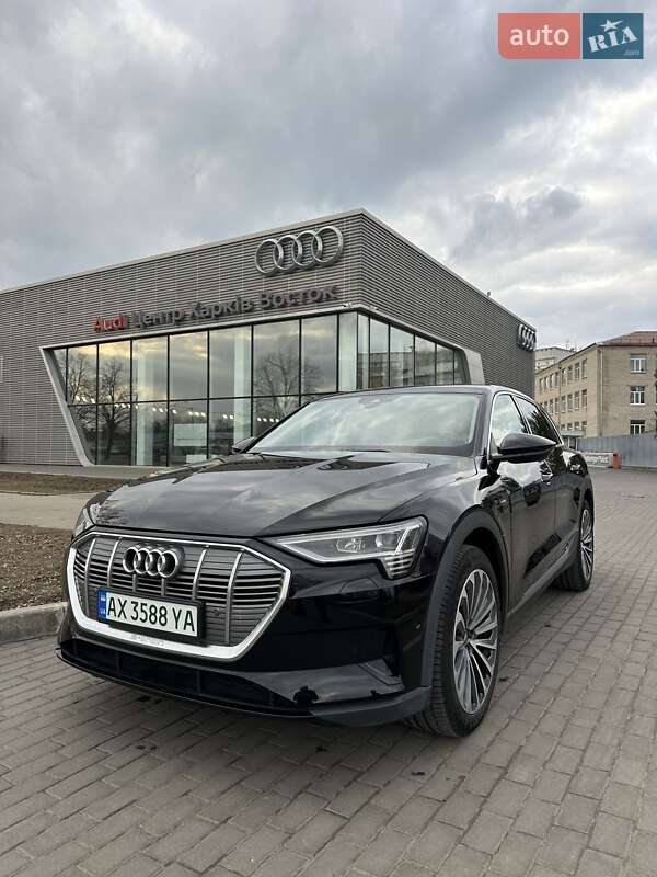Внедорожник / Кроссовер Audi e-tron 2021 в Киеве