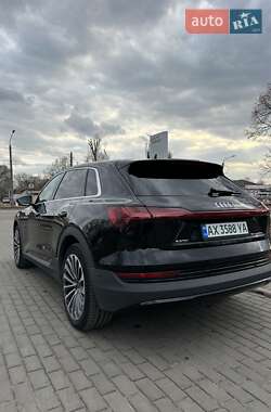 Внедорожник / Кроссовер Audi e-tron 2021 в 