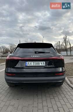 Внедорожник / Кроссовер Audi e-tron 2021 в 