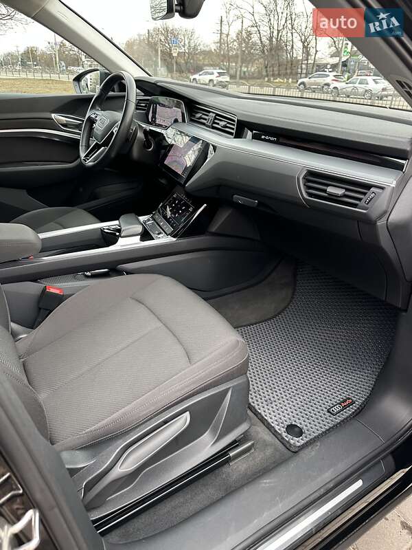 Внедорожник / Кроссовер Audi e-tron 2021 в Киеве
