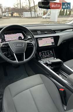 Внедорожник / Кроссовер Audi e-tron 2021 в 
