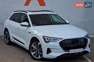 Внедорожник / Кроссовер Audi e-tron 2020 в 