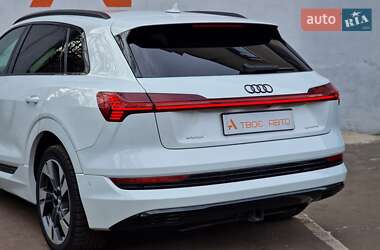 Внедорожник / Кроссовер Audi e-tron 2020 в 